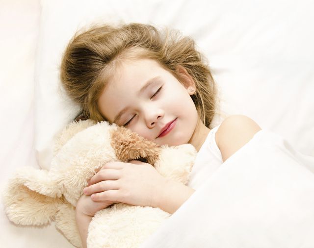 Tập cho trẻ ngủ một mình càng sớm càng tốt