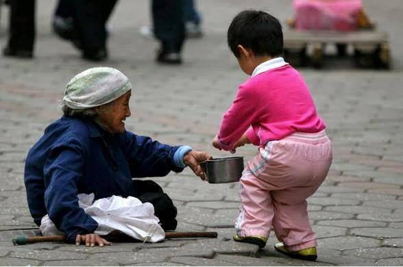 Kỹ năng quan tâm và giúp đỡ người khác